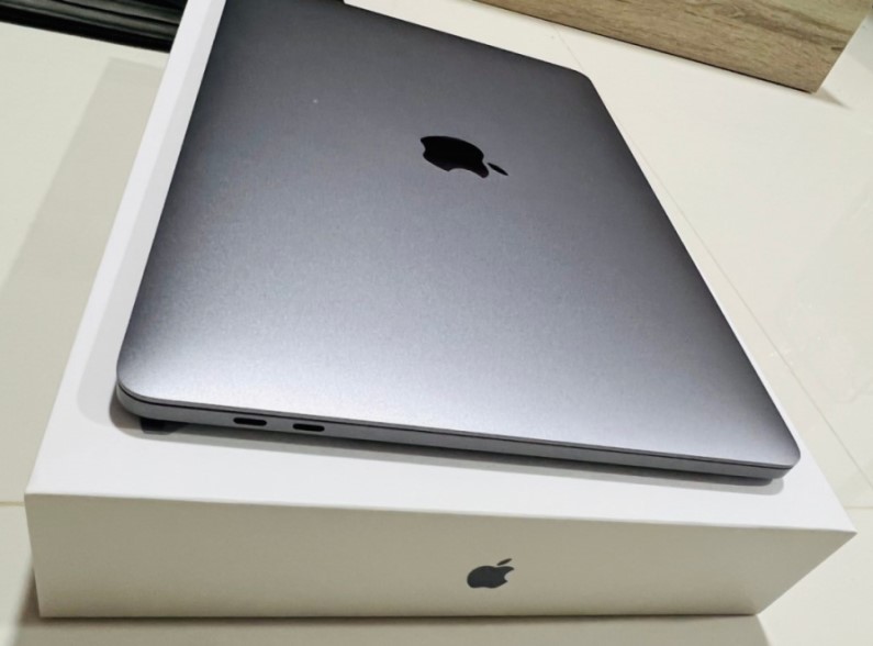 MacBook Pro13นิ้วปี2016,Core i5 2.9 GHz. SSD256 GB,Ram8GB,แบตเก็บไฟ,คีย์บอร์ดมีไฟ,Touch bar,สแกนนิ้ว