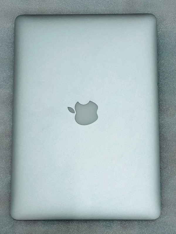 MacBook Air 13นิ้วปี2014,Core i5 1.4 GHz. SSD 128 GB,Ram4GB,แบตเก็บไฟ,คีย์บอร์ดมีไฟ,อุปกรณ์ครบกล่อง