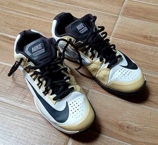 ขายถูก ในe-bay 3,000++ NIKE LUNAR BALLISTEC สีขาว สภาพดี แถบข้าง DRAGON สีครีม สวยสุดๆ