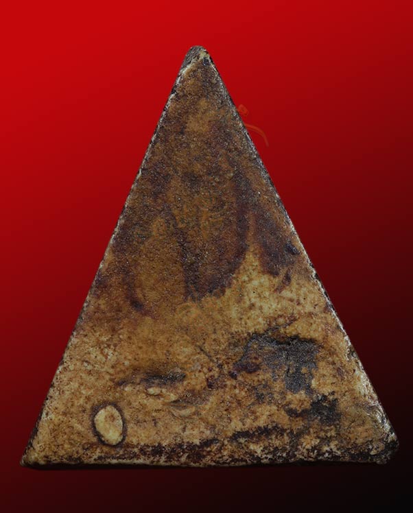 พระเนื้อผง สามเหลี่ยม ไม่ทราบที่