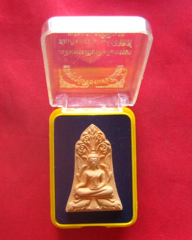 พระพุทธรูปเชียงแสน สี่แผ่นดินเนื้อผง เฉลิมพระเกียรติ 72 พรรษา พระบรมนาถราชินี ปี2547