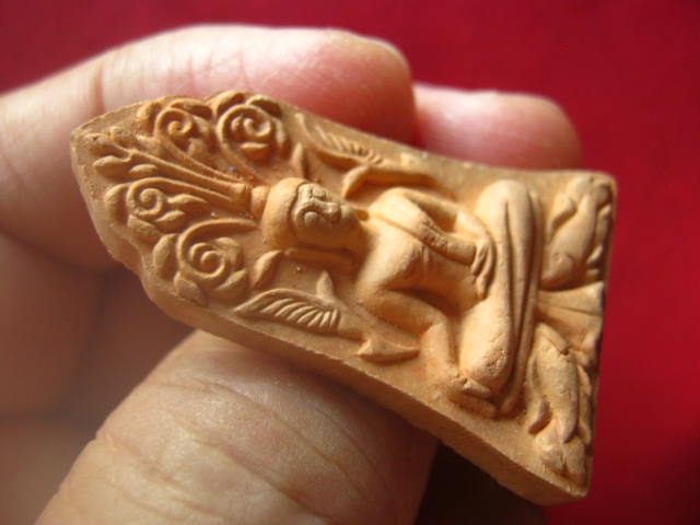 พระพุทธรูปเชียงแสน สี่แผ่นดินเนื้อผง เฉลิมพระเกียรติ 72 พรรษา พระบรมนาถราชินี ปี2547