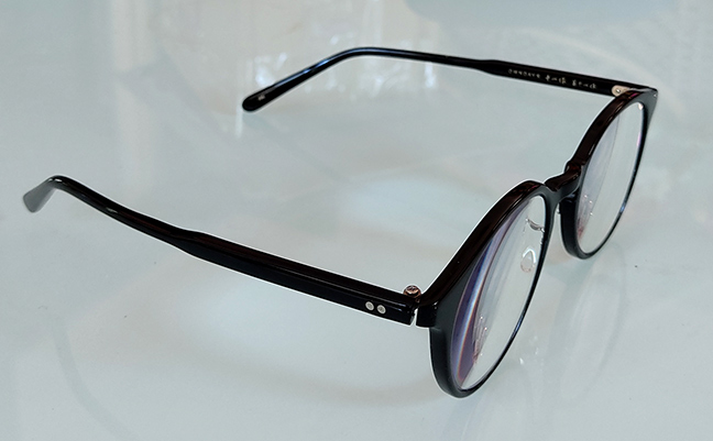 แว่นสายตายาว owndays ของแท้ ใหม่เอี่ยม ตัวหรู made in JAPAN ราคา 4,990 บาท รุ่นระดับบน สภาพสวย