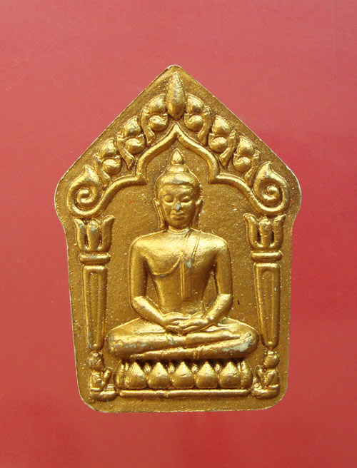 พระขุนแผนบ้านค่ายพรายจินดามณี เนื้อขาวทาทองหลังโรยพลอย หลวงพ่อสิน วัดละหารใหญ่ครับ