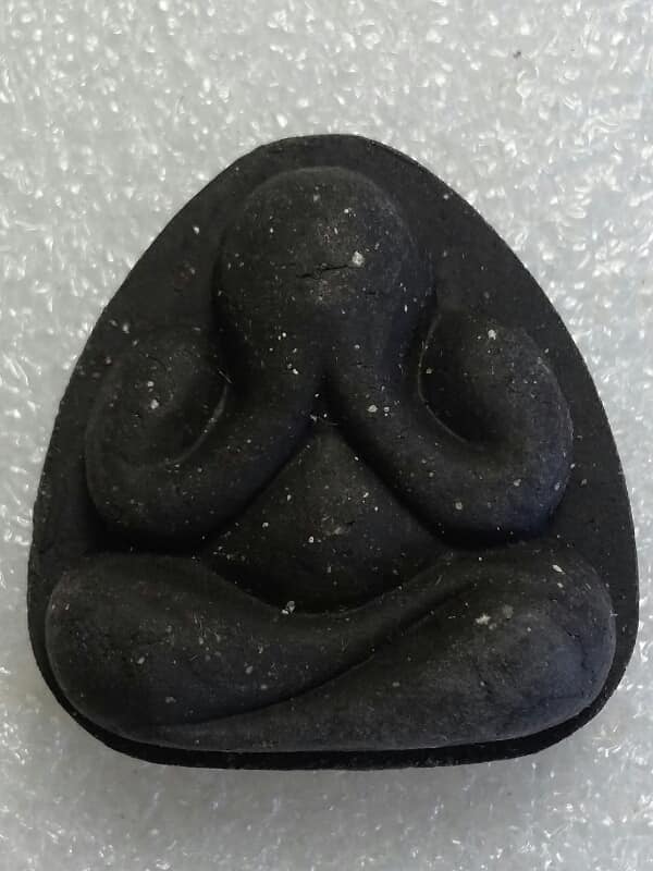 พระปิดตา วัดหลังยันต์ วัดกระทิงราย บางละมุง  ชลบุรี  เคาะเดียวครับ 