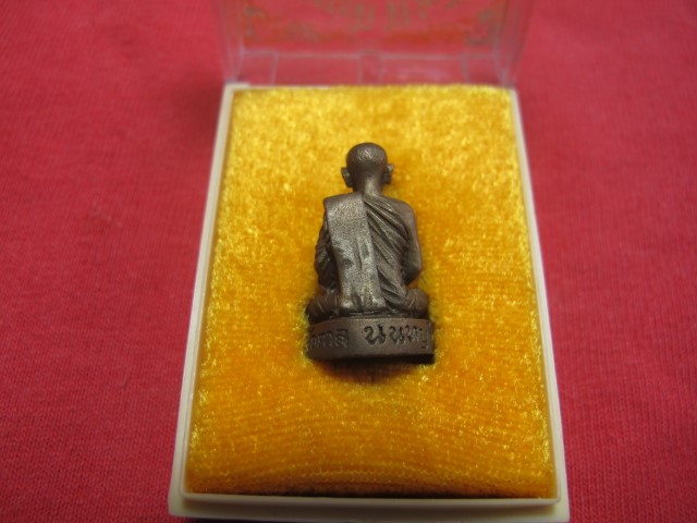 รูปหล่อ รุ่นแรก น.นวะ ปี31 สร้างน้อยสภาพสวย ตอกโค๊ต พร้อมกล่องเดิมๆ