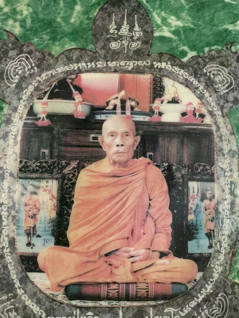 ปหลวงปู่หลิว วัดไร่แตงทองอัดกรอบวิทย์ศาสตร์  เก่ายังสวย ขนาดใหญ่บูชา 18*24นิ้ว 