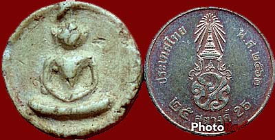 *จันทร์ลอยเล็ก เนื้อผงบางขุนพรหมล้วน วัดประสาทบุญญาวาส ปี๒๕๐๖ มีบอลเกศขีดนิยม*