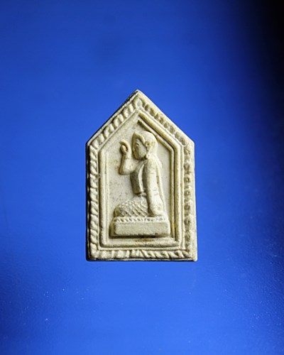 B722พระนางกวัก เนื้อผง พิมพ์ 5 เหลี่ยม สภาพสวยๆ