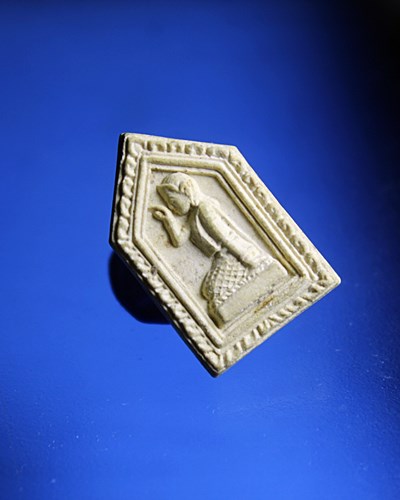 B722พระนางกวัก เนื้อผง พิมพ์ 5 เหลี่ยม สภาพสวยๆ