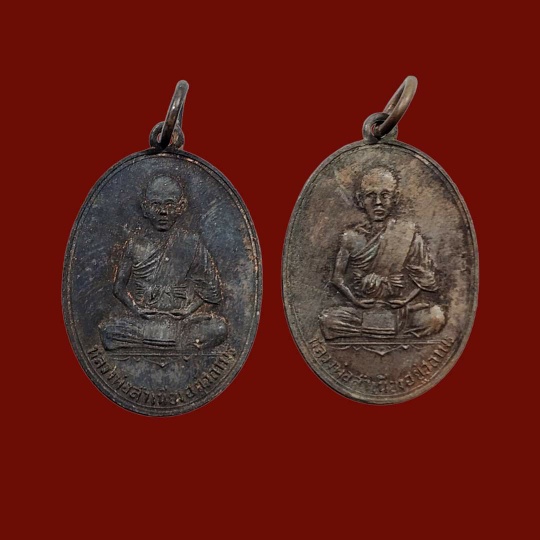 หลวงพ่อสำเนียง วัดเวฬุราชิน สภาพตามรูป 2 องค์