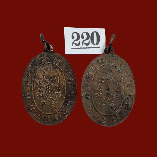 หลวงพ่อสำเนียง วัดเวฬุราชิน สภาพตามรูป 2 องค์