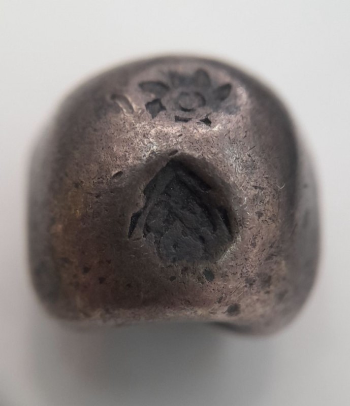 พดด้วง ตราจักรอุณาโลม รัชกาลที่ 1 ขนาด 1 บาท