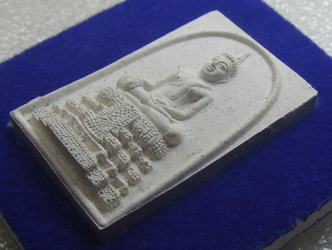 สมเด็จวัดไร่ขิง พิมพ์ใหญ่ หลัง เหรียญในหลวง รัชกาลที่ 9 วัดไร่ขิง พร้อมกล่องเดิม ปี 2560