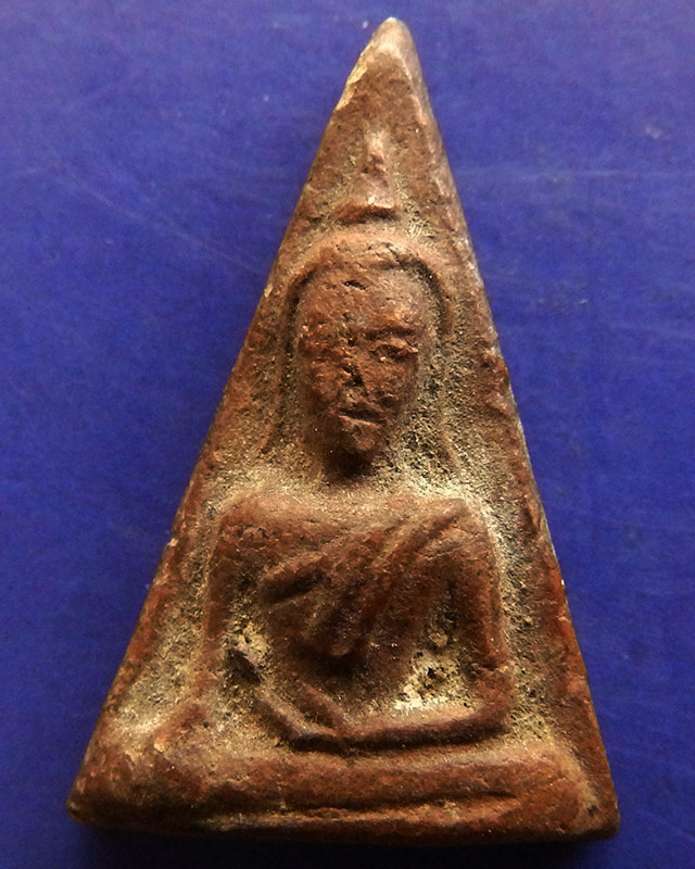 พระนางพญา หลวงพ่อทาบ วัดกระบกขึ้นผึ้ง หลวงปู่ทิม ปลุกเสก ปี 2505 เนื้อดินผสมสีผึ้งเขียว องค์พระขนาด 