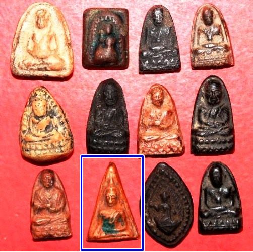 พระนางพญา หลวงพ่อทาบ วัดกระบกขึ้นผึ้ง หลวงปู่ทิม ปลุกเสก ปี 2505 เนื้อดินผสมสีผึ้งเขียว องค์พระขนาด