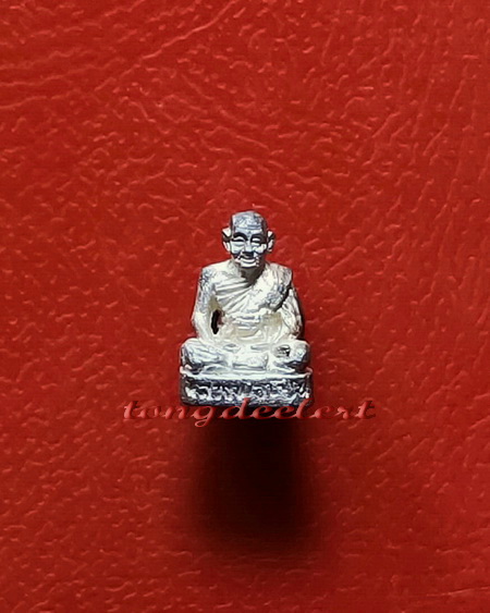 รูปหล่อจิ๋วหลวงพ่อเปิ่น วัดบางพระ จ.นครปฐม เนื้อเงิน ปี 2538 รุ่นอณูทิพย์ สวยมากค่ะ
