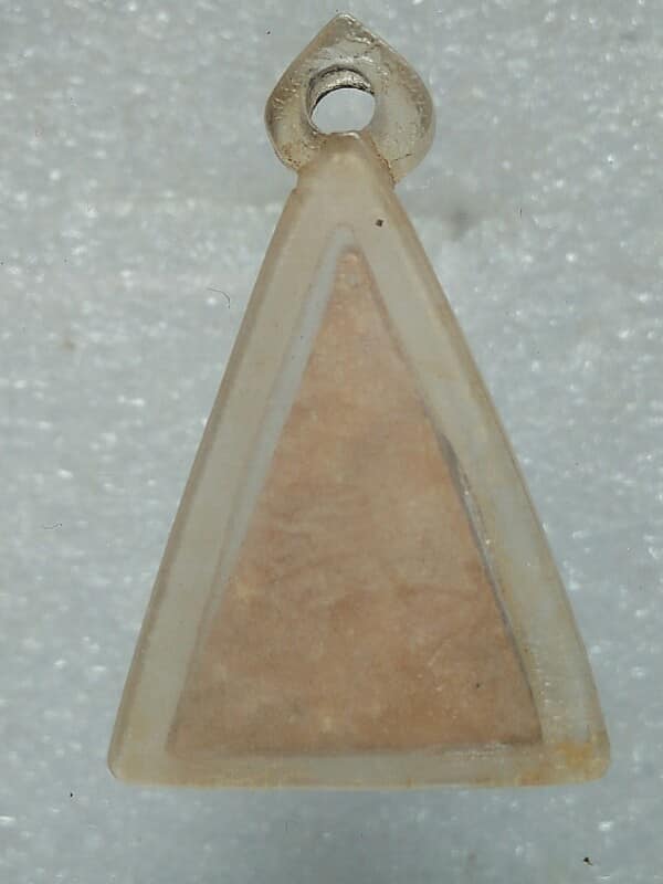 พระเนื้อผง เลี่ยมพลาสติก ไม่ทราบที่