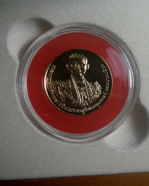 เนื้อทองคำ หนัก20กรัม กล่องเดิมอุปกรณ์ครบ เหรียญที่ระลึกพระราชพิธีถวายพระเพลิงพระบรมศพ รัชกาลที่9