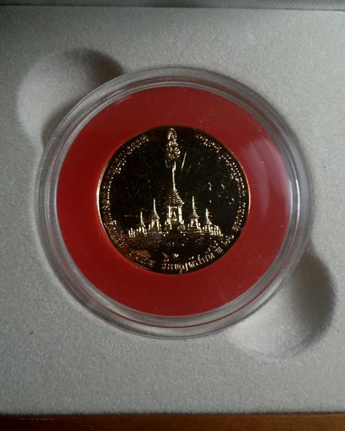 เนื้อทองคำ หนัก20กรัม กล่องเดิมอุปกรณ์ครบ เหรียญที่ระลึกพระราชพิธีถวายพระเพลิงพระบรมศพ รัชกาลที่9