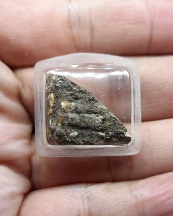 พระสมเด็จบางขุนพรหม กรุใหม่ พิมพ์อกครุฑ (ชิ้นส่วน)