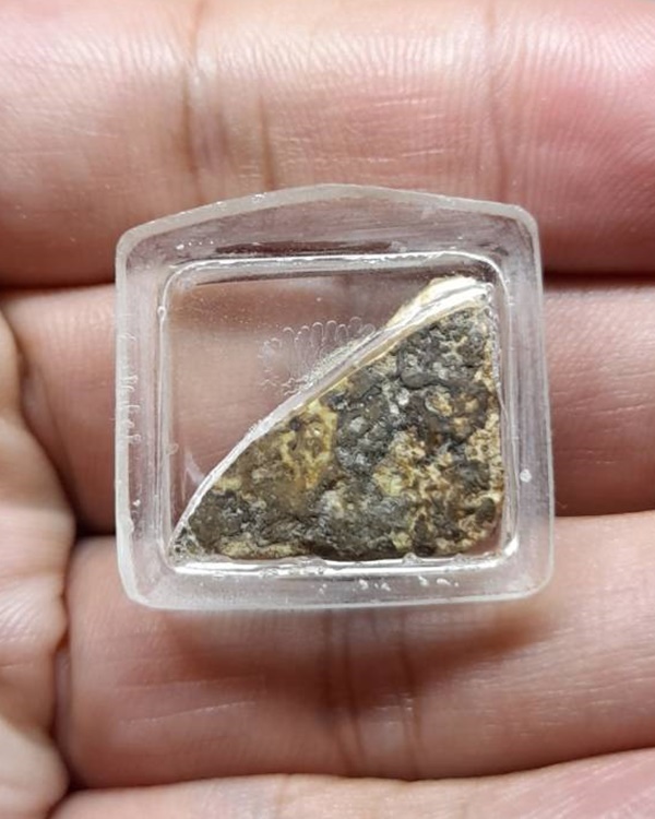 พระสมเด็จบางขุนพรหม กรุใหม่ พิมพ์อกครุฑ (ชิ้นส่วน)