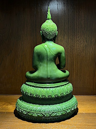 พระแก้วมรกต เนื้อเรซิ่นผสมหิน จัดสร้างโดย เรือนเทวาบริรักษ์