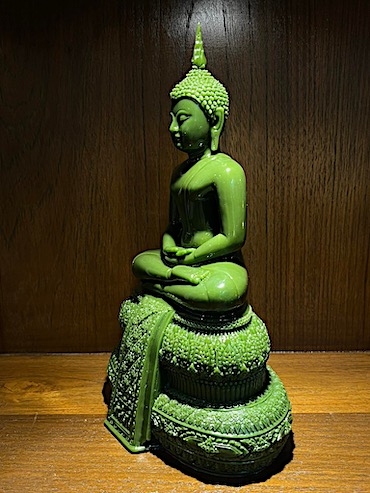 พระแก้วมรกต เนื้อเรซิ่นผสมหิน จัดสร้างโดย เรือนเทวาบริรักษ์