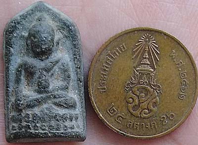 *พระชัยวัฒน์ห้าเหลี่ยม เนื้อผงเทา ปี๒๔๘๕ ท่านเจ้าคุณศรีฯ(สนธิ์) วัดสุทัศน์ฯ*