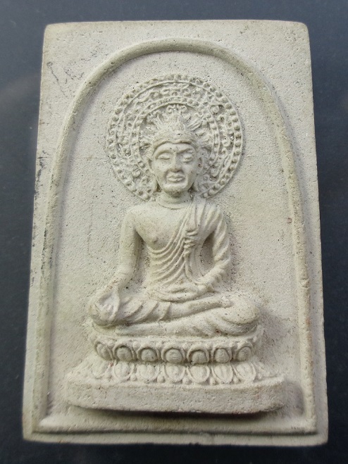 พระผงพระสมเด็จประภามลฑล วัดดอนยานนาวา จ.กรุงเทพฯ พิมพ์ใหญ่ รุ่นเสาร์ห้า เนื้อผงสีขาว ปี 2516 สวยครับ