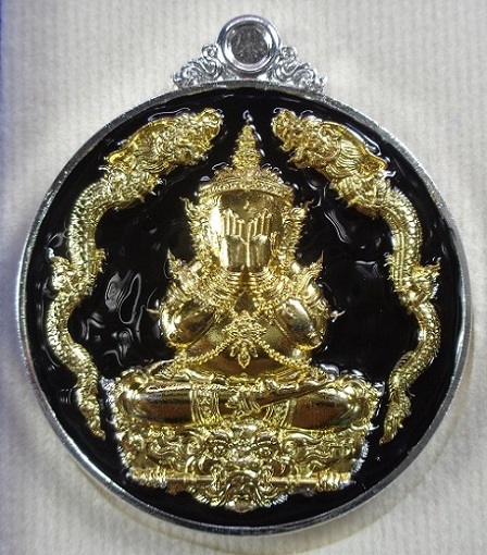 เหรียญพระปิดตามังกรคู่หลวงพ่อพัฒน์ วัดห้วยด้วน จ.นครสวรรค์ เนื้อกะไหล่เงินลายาสีทอง ปี ๒๕๖๕ สวยครับ
