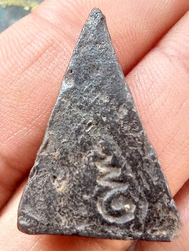 พระนางพญา หลวงพ่อจง วัดหน้าต่างนอก ปี2500 เนื้อดินดำ หลังมียันต์ สภาพสวย มีหน้ามีตาชัดครับ