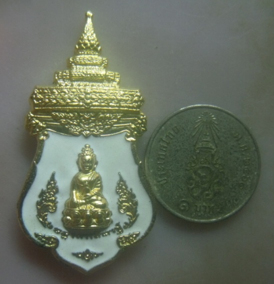 **วัดใจ**เหรียญพระกริ่ง จักรพรรดินารายณ์ วัดสุทัศน์ ปี ๒๕๔๖**กะไหล่ทองลงยาขาว สวยๆ