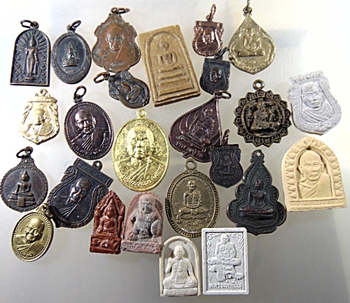 ๒๕ เหรียญรวมหลายคณาจารย์สายนครปฐม เฉลี่ยองค์ละ ๕ บาท เคาะเดียวครับ (36)