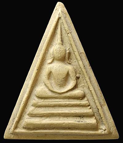 *พระผงสมเด็จวัดเกษไชโยฯ รุ่นสร้างเขื่อน ปี๒๔๙๕ พิมพ์สามเหลี่ยม เนื้อเหลือง*