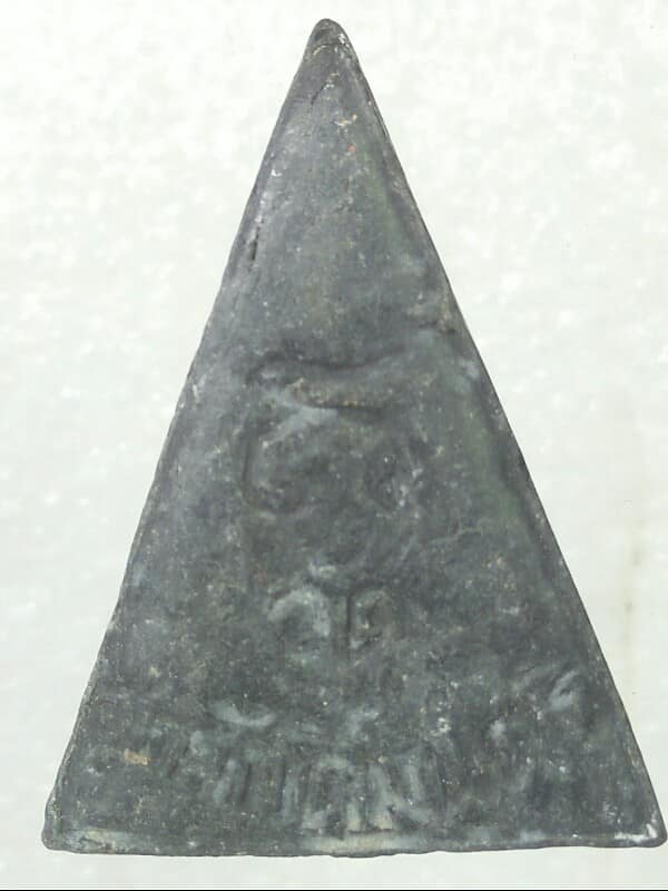 พระนางพญาขี่ไก่ หลังยันต์  วัดสุรศักดิ์มนตรี 