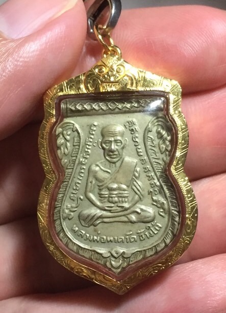 หลวงปู่ทวดวัดช้างให้ รุ่น 3 เนื้ออัลปาก้า ปี 2504 พร้อมบัตรรับรองพระแท้ครับ