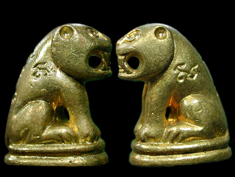 รูปหล่อ เสืออาคม หลวงพ่อตี๋ ปวโร เนื้อทองฝาบาตร "......เคาะเดียวแดง