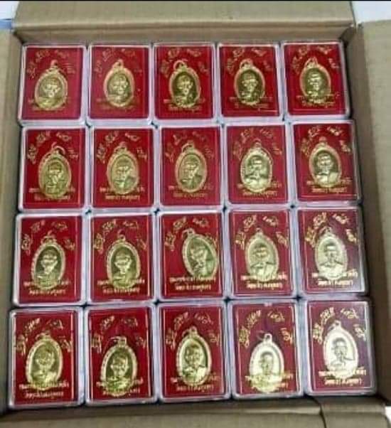 เคาะเดียว ได้ 100 เหรียญ เหรียญรวยรวยเฮงเฮงหลวงพ่อรวย วัดตะโก ชุดที่่3