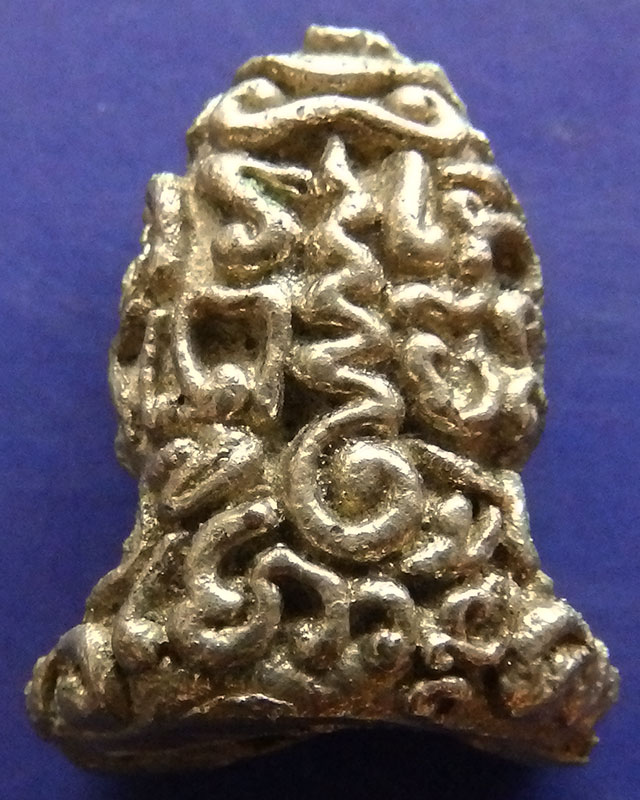 พระปิดตามหาลาภยันต์ยุ่ง หลวงพ่อสงฆ์ วัดเจ้าฟ้าศาลาลอย จ.ชุมพร ปี 2519 เนื้อตะกั่วชุบเงิน สูง 2 ซ.ม.