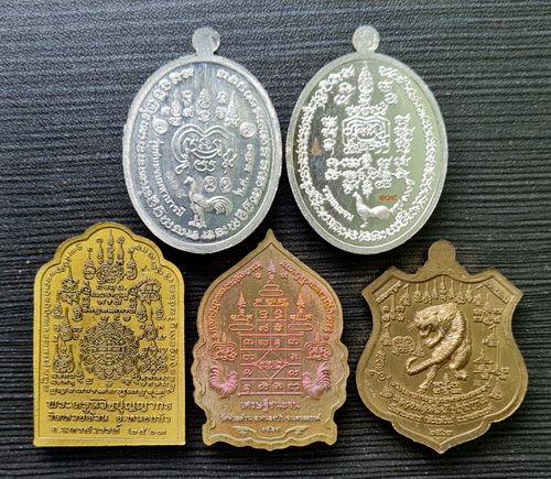 เคาะแรกแดง..เหรียญคละรุ่น คละเนื้อ รวม ๕ เหรียญ ชุดที่ ๑..ลพ.พัฒน์ วัดห้วยด้วน จ.นครสวรรค์ กล่องเดิม