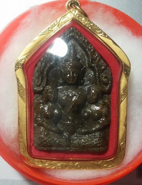 ขุนแผนปะฉะดะ 1 องค์ครู รุ่นแรกลองพิมพ์โบราณ ปัดทอง ด้านหลังเป็นรูปหยดน้ำ หายาก(พร้อมเหลี่ยมทอง)