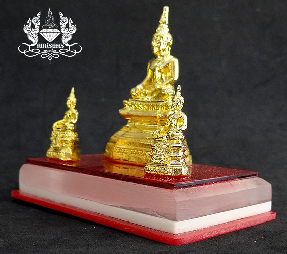  พระใสตั้งหน้ารถ พร้อมพระสุก พระเสริม