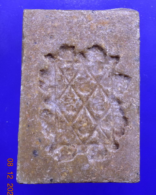 หลวงปู่เฒ่า วัดม่วง ภาษีเจริญ ปี06 พิมพ์รูปเหมือน เนื้อผงน้ำมัน