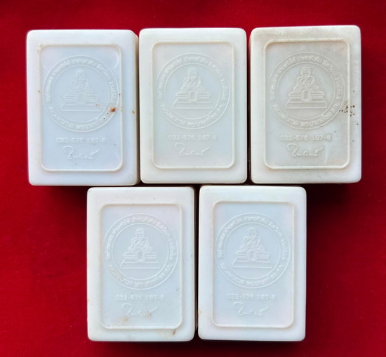 250 บาท รวม 5 องค์ หลวงปู่ทวดพิมพ์พระรอด รุ่นมหามงคล วัดห้วยมงคล ปี2546 พร้อมกล่องเดิมจากวัด