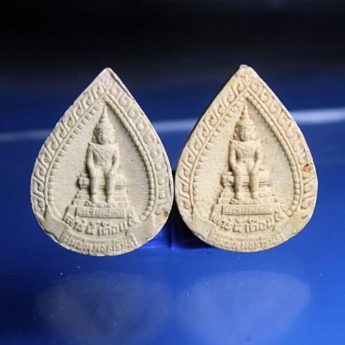 B790พระผงหยดน้ำ ลพ.ฤษีลิงดำ หลังสมเด็จองค์ปฐม ปี 2536 จำนวน 2 องค์