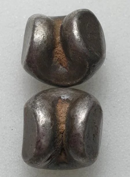 พดด้วง ตราพระจักร+อุณาโลม รัชกาลที่ 1 และ ตราพระแสงจักร+ปราสาท รัชกาลที่ 3 ขนาด 1บาท