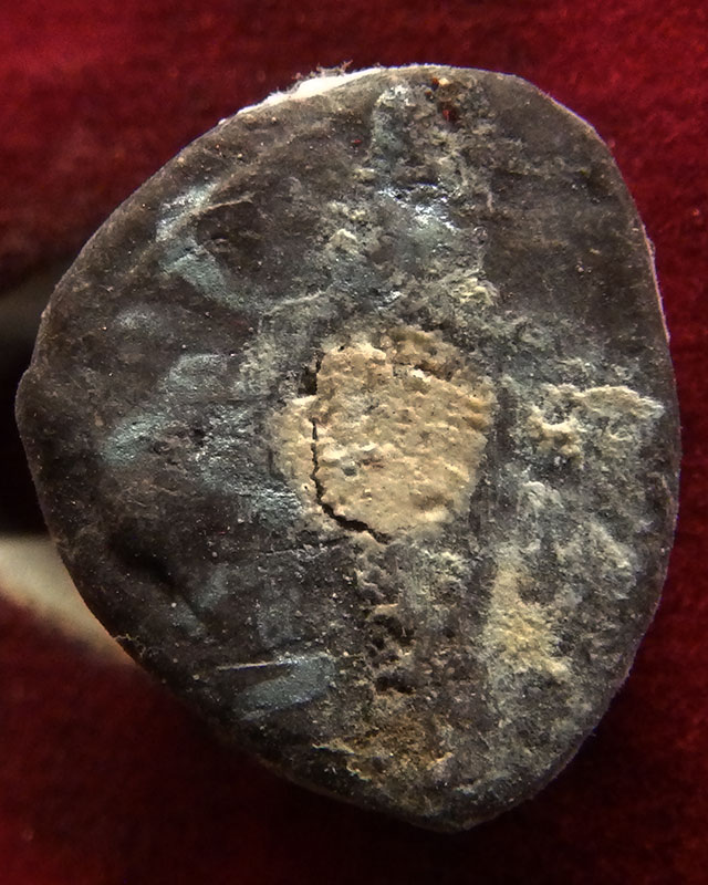 4.กุมารทองโชคทวี เนื้อผงดินเจ็ดป่าช้าอุดด้วยผงพรายกุมาร หลวงปู่คำบุ วัดกุดชมพู จ.อุบลฯ พร้อมกล่อง