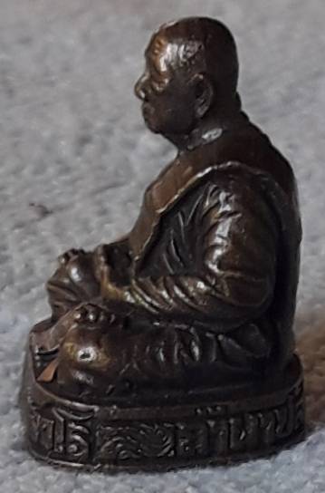 รูปหล่อหลวงปู่สิม รุ่น 4 บรรจุกริ่ง เนื้อโลหะผสม พ.ศ.๒๕๓๓ พร้อมกล่อง