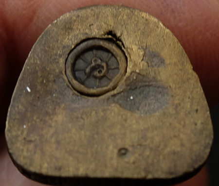 รูปหล่อหลวงปู่สิม รุ่น 4 บรรจุกริ่ง เนื้อโลหะผสม พ.ศ.๒๕๓๓ พร้อมกล่อง